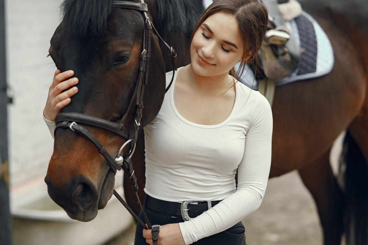 Dívka s koněm.